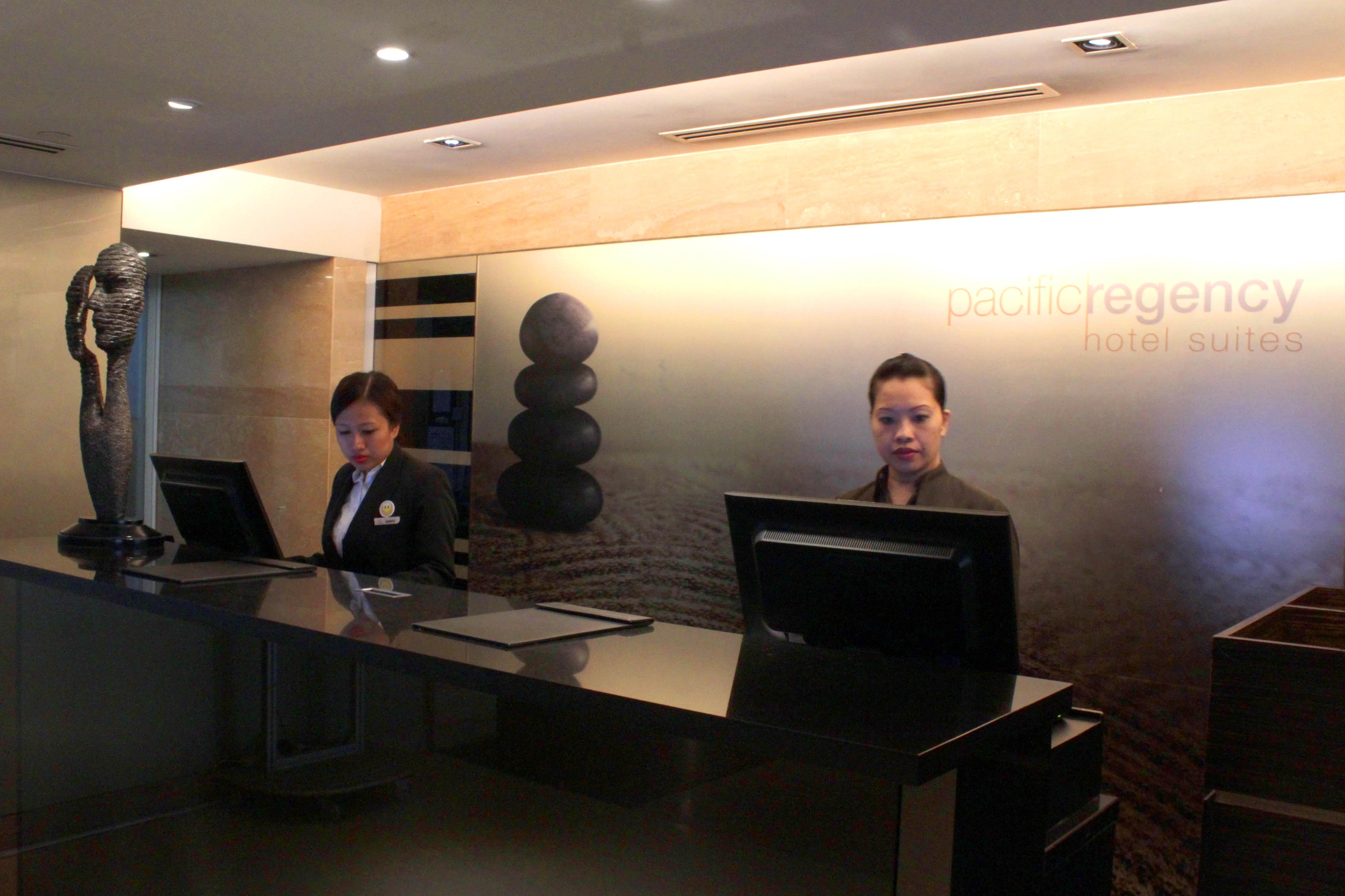 Pacific Regency Hotel Suites Kuala Lumpur Exterior foto Concierge at the lobby of the hotel